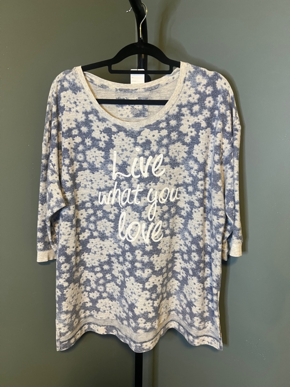 🌞3/$25 Blue Floral Graphic Scoop-Neck Women's Top